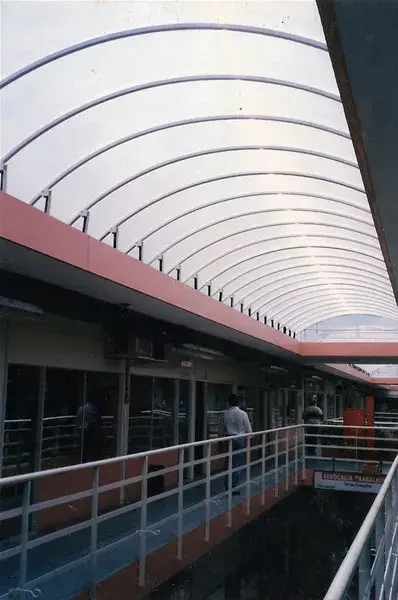 Cobertura de Policarbonato e Toldo de Lona Na Zona Oeste Imagem